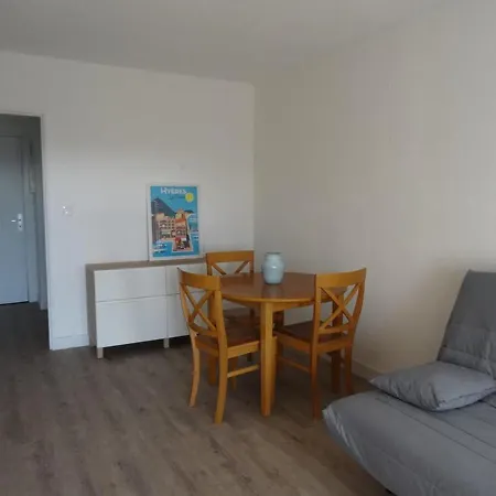 Rénové Avec Loggia, Wifi Et Parking Privé à Port - Fr-1-335-131 *