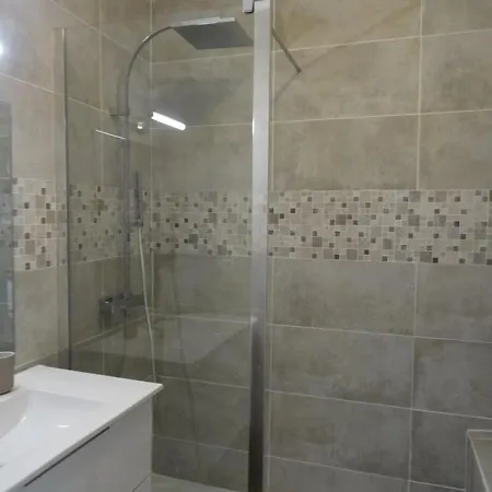 Apartment Renove Avec Loggia, Wifi Et Parking Prive A Port - Fr-1-335-131 *