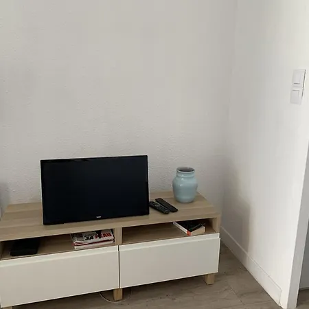 Rénové Avec Loggia, Wifi Et Parking Privé à Port - Fr-1-335-131 * Hyères